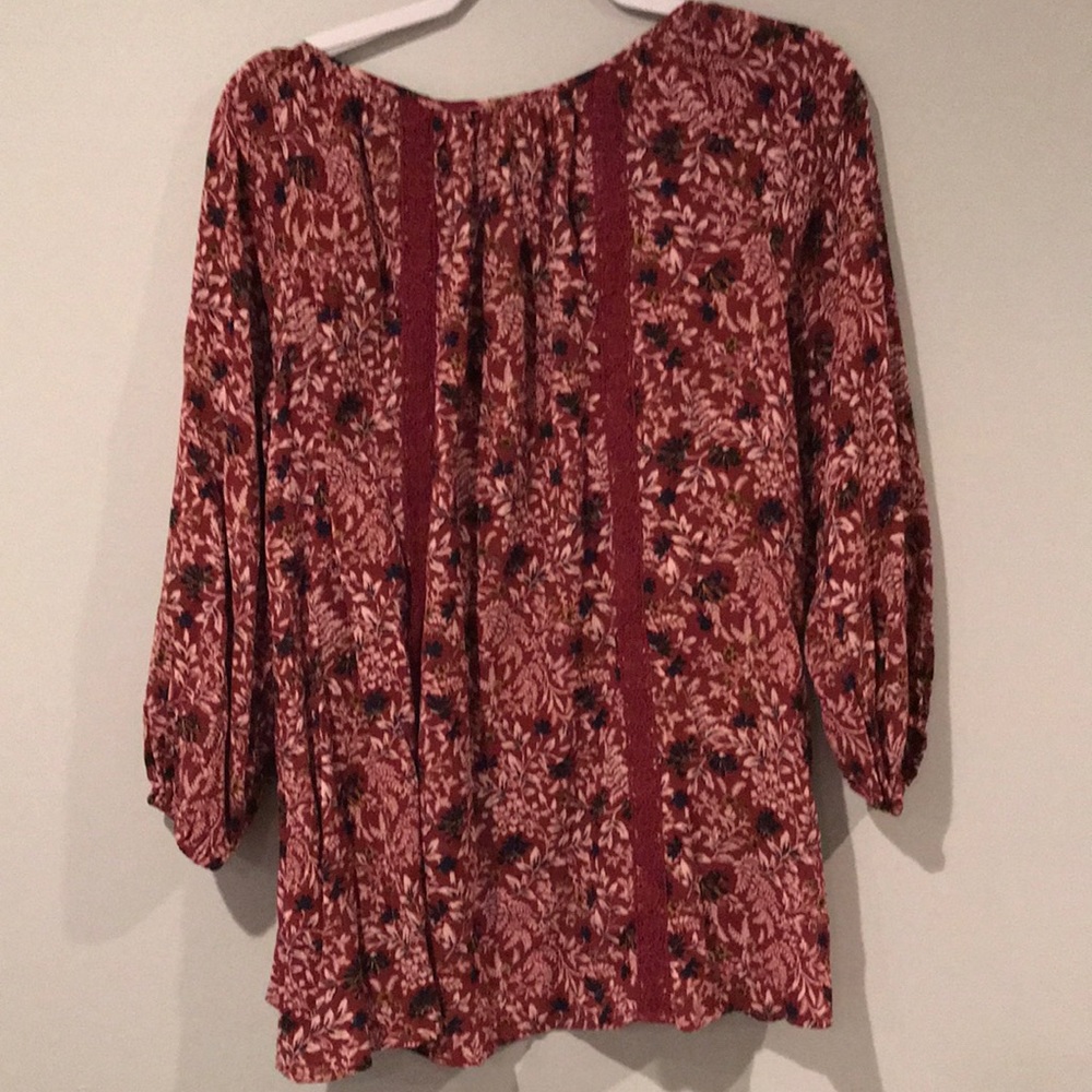Red pattern flowy top - Picture 2 of 5